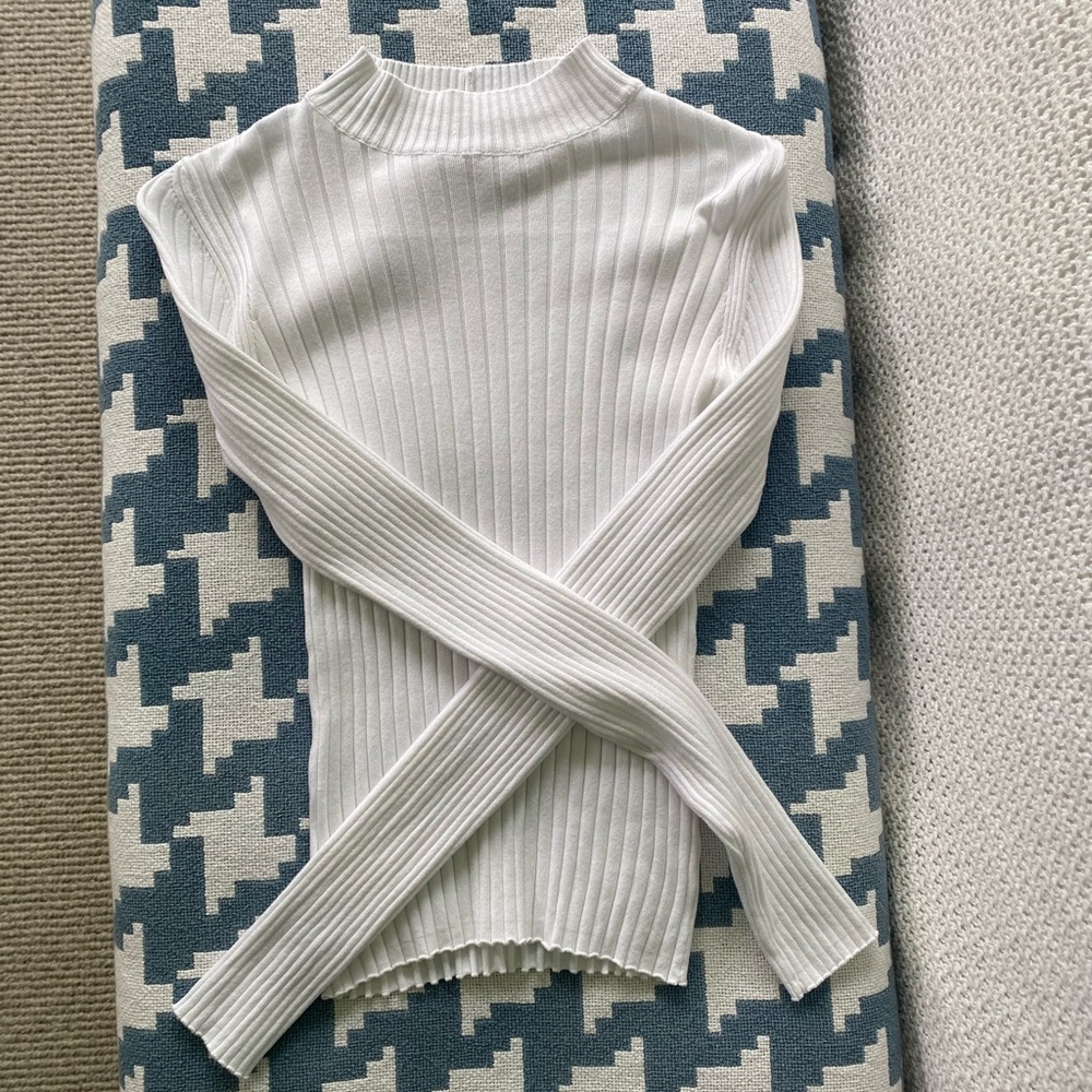 WHITE RIBBED MOCKNECK SWEATER